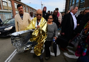 Passageiros s&atilde;o retirados do aeroporto de Bruxelas