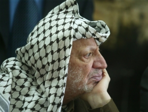 (Arquivo) O ex-l&iacute;der palestino Yasser Arafat, em Ramallah, no dia 12 de fevereiro de 2004