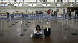 Greve afeta terminal de Arturo Merino Benitez, no aeroporto internacional de Santiago, em 15 de setembro de 2015