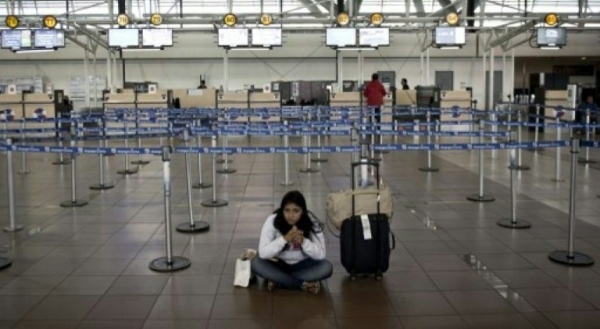 Greve afeta terminal de Arturo Merino Benitez, no aeroporto internacional de Santiago, em 15 de setembro de 2015