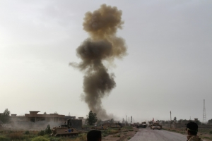 (Arquivo) Fuma&ccedil;a &eacute; vista em Amriyat al-Fallujah, no dia 5 de maio de 2016