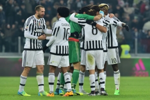 (Arquivo) Jogadores da Juventus comemoram gol durante partida contra a Roma, em Turim, no dia 24 de janeiro de 2016