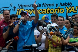 (14 mai) Capriles participa de uma manifesta&ccedil;&atilde;o em Caracas
