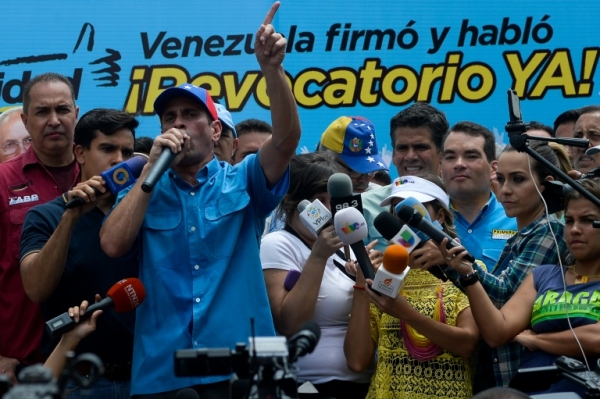 (14 mai) Capriles participa de uma manifesta&ccedil;&atilde;o em Caracas