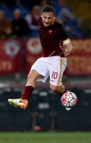 Roma's forward from Italy Francesco Totti controls the ball during the Italian Serie A football match Roma vs Bologna on April 11, 2016 at Olympic stadium in Rome.