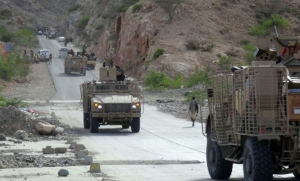 (Arquivo) For&ccedil;as pr&oacute;-governo patrulham a prov&iacute;ncia de Abyan, no I&ecirc;men