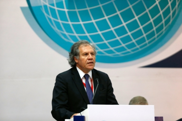 O secret&aacute;rio-geral da OEA, Luis Almagro, em 18 de agosto de 2015 em Santo Domingo