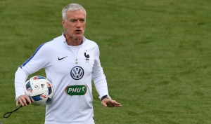 Didier Deschamps comanda um treino da sele&ccedil;&atilde;o francesa, em 26 de maio, em Clairefontaine, perto de Paris
