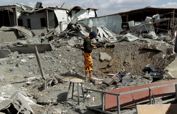 (30 jan) Estragos no campus de uma universidade ap&oacute;s um bombardeio da coaliz&atilde;o liderada pela Ar&aacute;bia Saudita &agrave; capital do I&ecirc;men, Sanaa