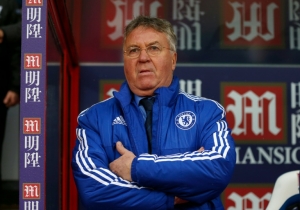 Guus Hiddink, t&eacute;cnico do Chelsea, em Londres, no dia 3 de janeiro de 2016