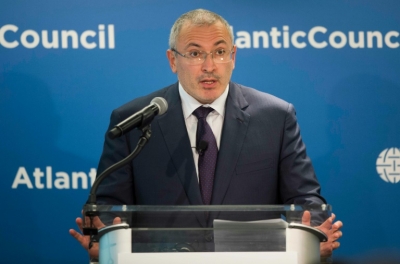 Mikhail Khodorkovski discursa durante evento em Washington no dia 17 de junho