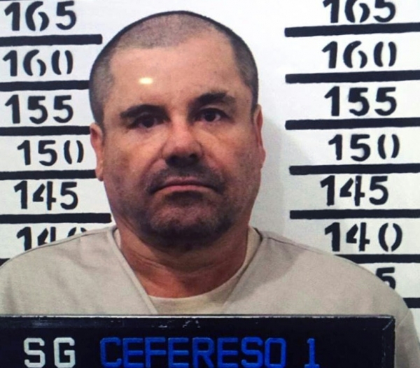Foto da pol&iacute;cia mexicana de Joaqu&iacute;n Guzm&aacute;n Loera, ali&aacute;s 'El Chapo', ao ser preso em Almoloya de Juarez, M&eacute;xico, em 8 de janeiro de 2016