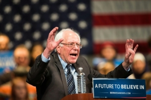 O pr&eacute;-candidato democrata Bernie Sanders, durante um com&iacute;cio em Michigan, no dia 7 de mar&ccedil;o de 2016
