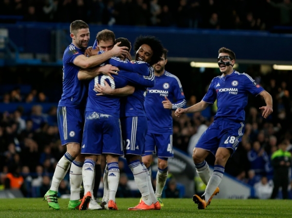 Jogadores do Chelsea comemoram gol durante partida contra o Manchester City, em Londres, no dia 21 de fevereiro de 2016