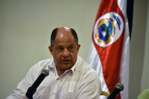 O presidente da Costa Rica, Luis Guillermo Sol&iacute;s, durante uma entrevista coletiva em um hotel de Havana em 15 de dezembro