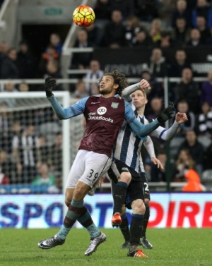 Aston Villa's Beninian striker Rudy Gestede (L) vies with Newcastle United's English midfielder Jack Colback during the English Premier League football match between Newcastle United and Aston Villa at St James' Park in Newcastle-upon-Tyne, north east England on December 19, 2015. AFP PHOTO / LINDSEY PARNABY RESTRICTED TO EDITORIAL USE. NO USE WITH UNAUTHORIZED AUDIO, VIDEO, DATA, FIXTURE LISTS, CLUB/LEAGUE LOGOS OR 'LIVE' SERVICES. ONLINE IN-MATCH USE LIMITED TO 75 IMAGES, NO VIDEO EMULATION. NO USE IN BETTING, GAMES OR SINGLE CLUB/LEAGUE/PLAYER PUBLICATIONS.