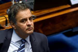 O l&iacute;der opositor e senador A&eacute;cio Neves