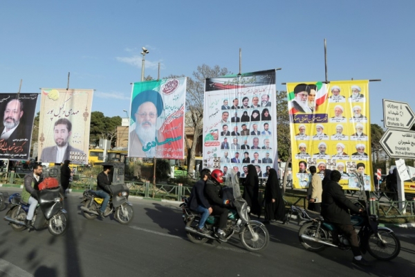 Cartazes eleitorais no centro de Teer&atilde;