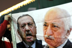 A pol&iacute;cia turca prendeu nesta segunda-feira 105 pessoas em uma nova opera&ccedil;&atilde;o contra supostos partid&aacute;rios do pregador Fetula Gulen, inimigo n&uacute;mero 1 do presidente Recep Tayyip Erdogan, segundo a ag&ecirc;ncia estatal Anatolia.