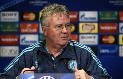 O t&eacute;cnico do Chelsea, Guus Hiddink, participa de coletiva de imprensa, em Paris, no dia 15 de fevereiro de 2016