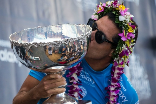 O brasileiro Adriano de Souza, o Mineirinho, conquistou nesta quinta-feira o t&iacute;tulo mundial de surfe, com direito a vit&oacute;ria na &uacute;ltima etapa do ano no Tour Championship WSL