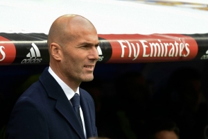 Zinedine Zidane no comando do Real contra o Sporting Gij&oacute;n, em 17 de janeiro, em Madri
