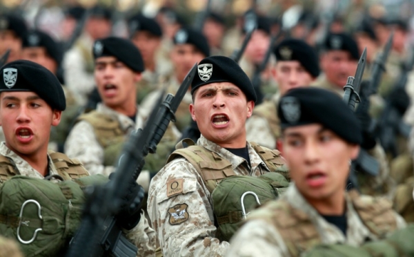 Militares participam de desfile pelo 205&deg; anivers&aacute;rio da Independ&ecirc;ncia do Chile, em 19 de setembro de 2015 em Santiago
