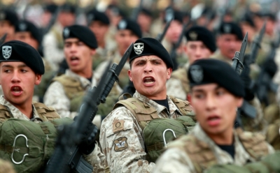 Militares participam de desfile pelo 205&deg; anivers&aacute;rio da Independ&ecirc;ncia do Chile, em 19 de setembro de 2015 em Santiago