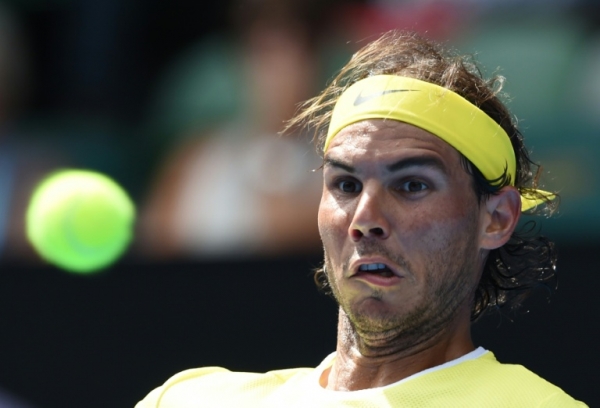 Depois de um primeiro dia sem grandes surpresas, a zebra fez a primeira v&iacute;tima de peso no Aberto da Austr&aacute;lia, o espanhol Rafael Nadal, enquanto o brasileiro Thomaz Bellucci avan&ccedil;ou sem problemas para a segunda fase, nesta ter&ccedil;a-feira, em Melbourne