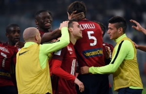 Jogadores do Lille comemoram gol durante partida contra o Olympique, em Marselha, no dia 29 de janeiro de 2016