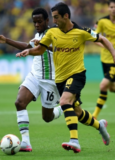 Dortmund's Armenian midfielder Henrikh Mkhitaryan and Moenchengladbach's Guinean midfielder Ibrahima Traore vie for the ball during the German first division Bundesliga football match Borussia Dortmund vs Borussia Moenchengladbach in Dortmund, western Germany, on August 15, 2015. AFP PHOTO / PATRIK STOLLARZ RESTRICTIONS: DURING MATCH TIME: DFL RULES TO LIMIT THE ONLINE USAGE TO 15 PICTURES PER MATCH AND FORBID IMAGE SEQUENCES TO SIMULATE VIDEO. == RESTRICTED TO EDITORIAL USE == FOR FURTHER QUERIES PLEASE CONTACT DFL DIRECTLY AT + 49 69 650050.