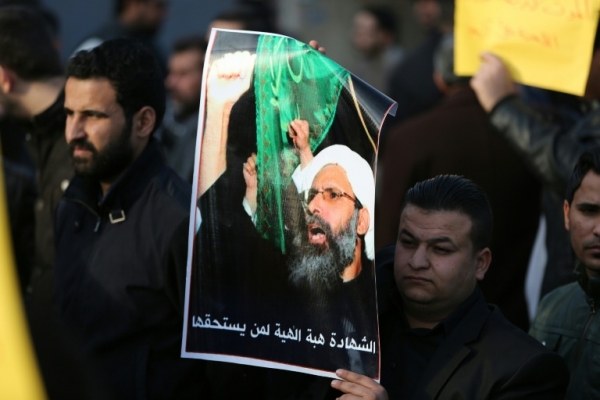 Duas mesquitas sunitas do centro do Iraque foram alvos de ataques nesta segunda-feira, em um momento de tens&atilde;o entre xiitas e sunitas pela execu&ccedil;&atilde;o de um cl&eacute;rigo xiita na Ar&aacute;bia Saudita.