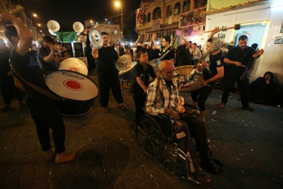 Dezenas de milhares de peregrinos se dirigiam nesta ter&ccedil;a-feira ao mausol&eacute;u de um im&atilde; venerado pelos mu&ccedil;ulmanos xiitas em Bagd&aacute;, apesar da amea&ccedil;a de atentados.
