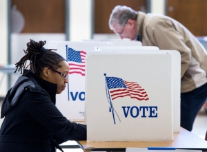 Cidad&atilde;os americanos v&atilde;os &agrave;s urnas durante a "Super Ter&ccedil;a", em 1&ordm; de mar&ccedil;o de 2016