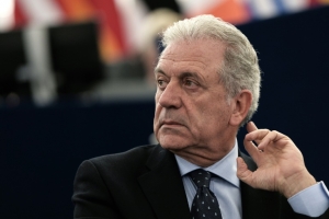 (Arquivo) O comiss&aacute;rio europeu de Migra&ccedil;&atilde;o, Dimitris Avramopoulos