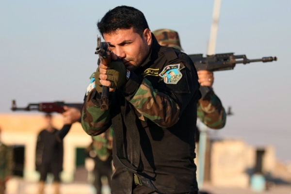 (13 fev) Membros das brigadas da paz treinam na localidade iraquiana de Al-Zubair