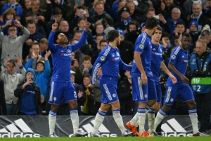 Jogadores do Chelsea comemoram gol durante partida contra o Porto, em Londres, no dia 9 de dezembro de 2015