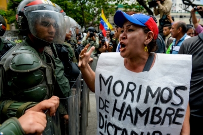 (18 mai) Manifestante em Caracas