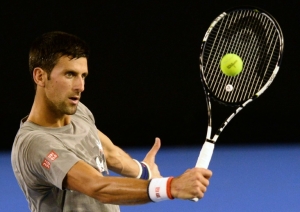 Novak Djokovic treina em Melbourne em 4 de janeiro de 2016