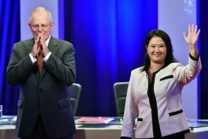 (22 mai) Pedro Pablo Kuczynski e Keiko Fujimori participam de um debate em Lima