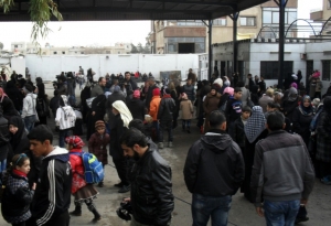 S&iacute;rios deslocados s&atilde;o vistos em Qadam, perto de Damasco, no dia 20 de janeiro de 2016