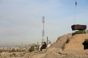 Os talib&atilde;s afeg&atilde;os pretendem atenuar a queda de seus recursos financeiros aplicando uma "taxa de prote&ccedil;&atilde;o" &agrave;s operadoras de telefonia m&oacute;vel, um dos poucos setores lucrativos no Afeganist&atilde;o, indicaram &agrave; AFP fontes das empresas e dos insurgentes.