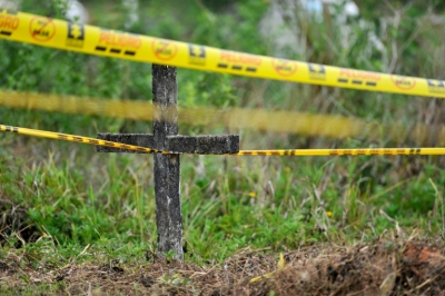 &Aacute;rea cercada para exuma&ccedil;&atilde;o de corpos mortos no conflito colombiano, no cemit&eacute;rio de La Macarena, no dia 24 de fevereiro de 2016