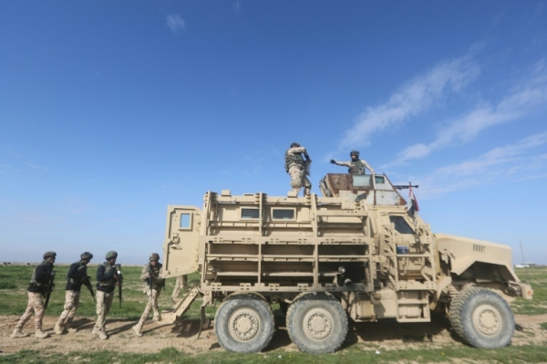 (Arquivo) Soldados iraquianos participam de um treinamento sob a vigil&acirc;ncia das for&ccedil;as de coaliz&atilde;o lideradas pelos EUA, na base de Basmaya, em 27 de janeiro de 2016