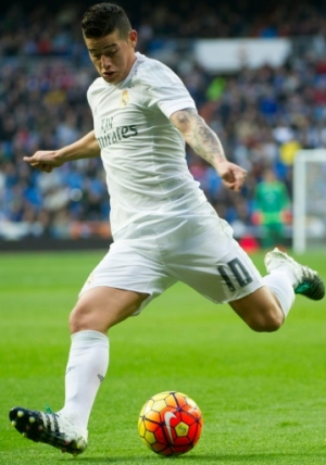 Real Madrid's Colombian midfielder James Rodriguez controls the ball during the Spanish league football match Real Madrid CF vs Rayo Vallecano de Madrid at the Santiago Bernabeu stadium in Madrid on December 20, 2015. AFP PHOTO / CURTO DE LA TORRE