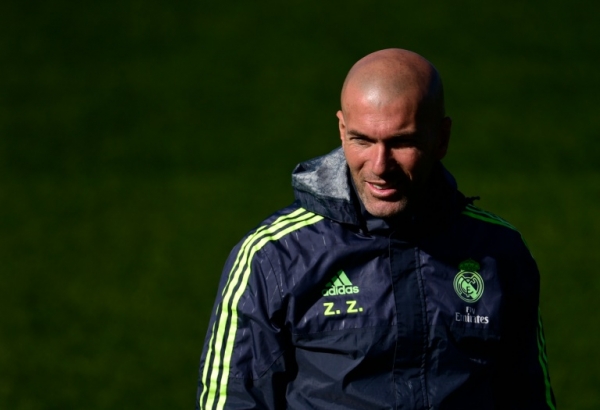 O t&eacute;nico franc&ecirc;s do Real Madrid, Zinedine Zidane, durante um treinamento em Madri, no dia 1&ordm; de mar&ccedil;o de 2016