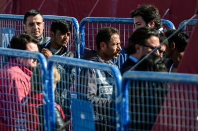 Migrantes chegam ao porto turco de Dikili