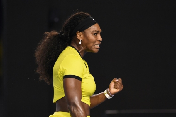 Serena Williams em a&ccedil;&atilde;o durante partida contra Agnieszka Radwanska, no dia 28 de janeiro de 2016
