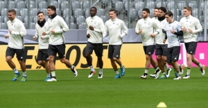 Jogadores da Alemanha participam de treino na v&eacute;spera do amistoso contra a It&aacute;lia, em Munique, no dia 28 de mar&ccedil;o de 2016