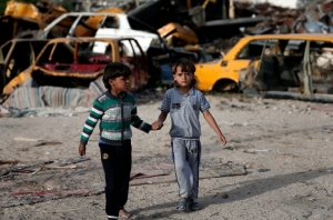 Crian&ccedil;as palestinas s&atilde;o vistas em Khan Yunis, na Faixa de Gaza, no dia 9 de maio de 2016